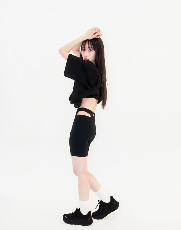 Curve Overlay Top Black
